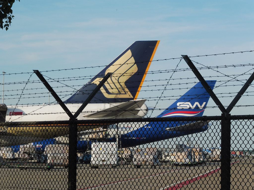 R Platform - 9V-SFM Boeing 747-412F/SCD - Amsterdam