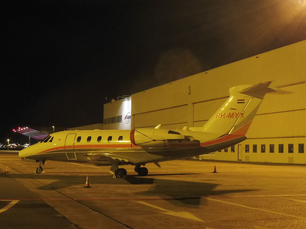 Platform Oost - PH-MYX Cessna 650 Citation VII - Amsterdam