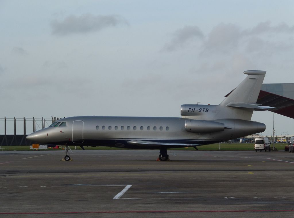 Platform Oost - PH-STB Dassault Falcon 900C - Amsterdam