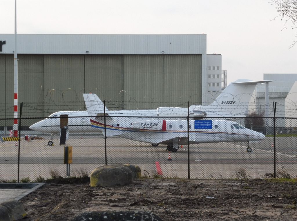 Platform Oost - 9H-GGF Cessna 560XL Citation XLS en N458-BE Gulfstream Aerospace G-IV - Amsterdam