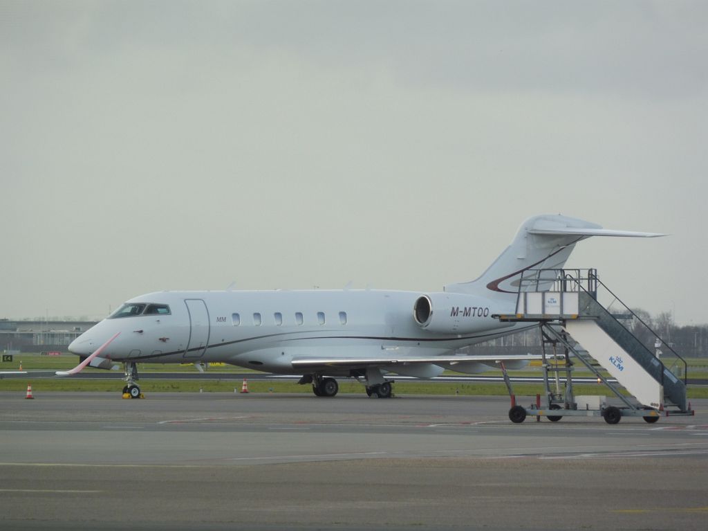 Platform Oost - M-MTOO Bombardier Challenger 300 - Amsterdam