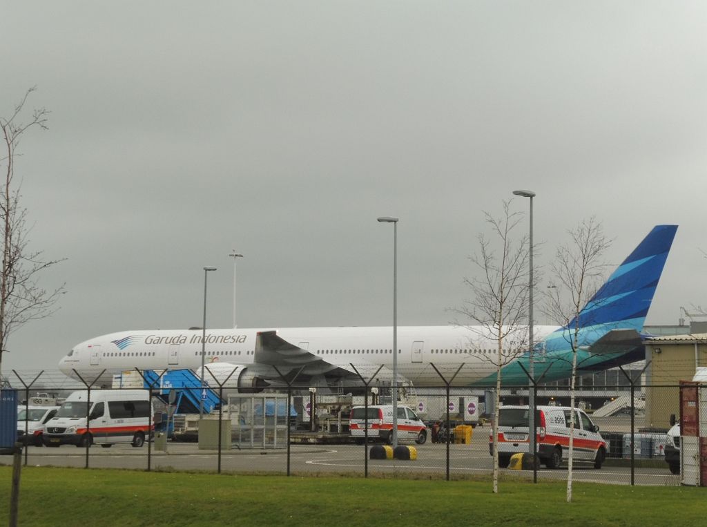 G-H Platform - PK-GIE Boeing 777-3U3/ER - Amsterdam