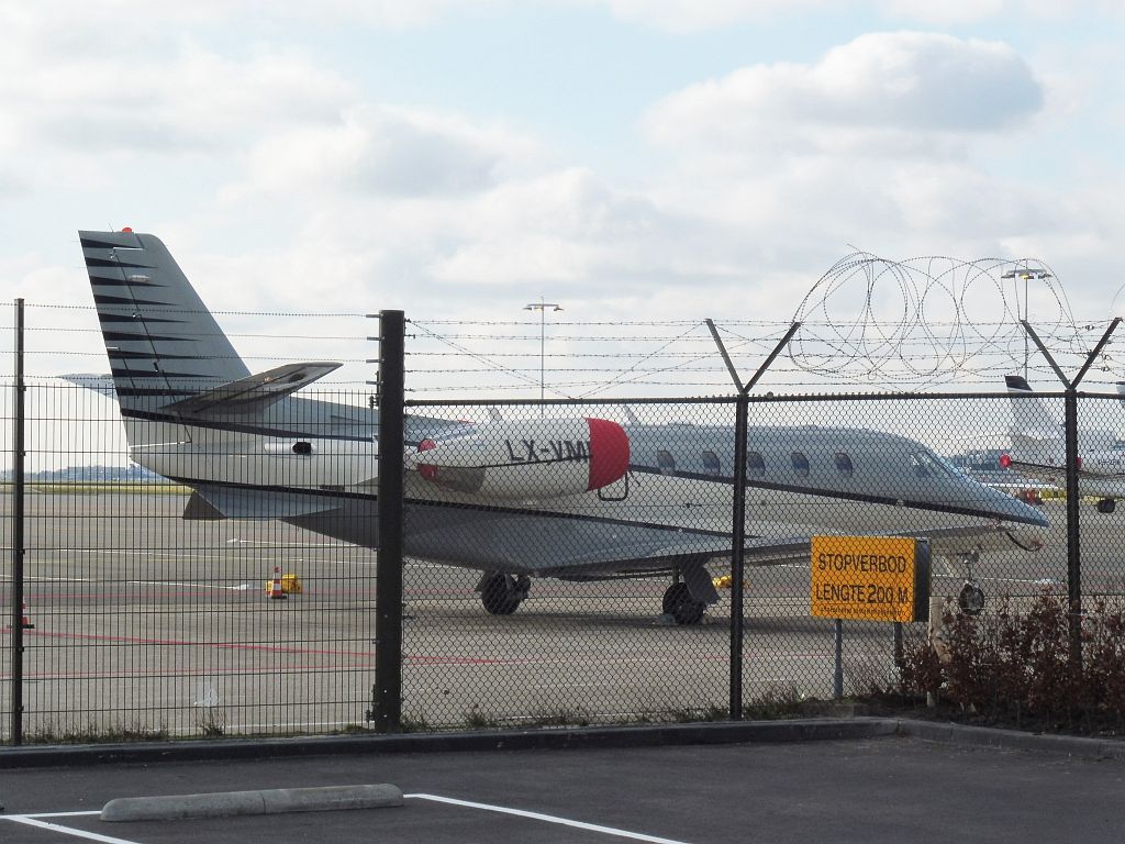 Platform Oost - LX-VMF Cessna 560XL Citation Excel - Amsterdam