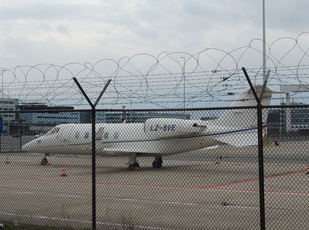 Platform Oost - LZ-BVE Learjet 60XR - Amsterdam