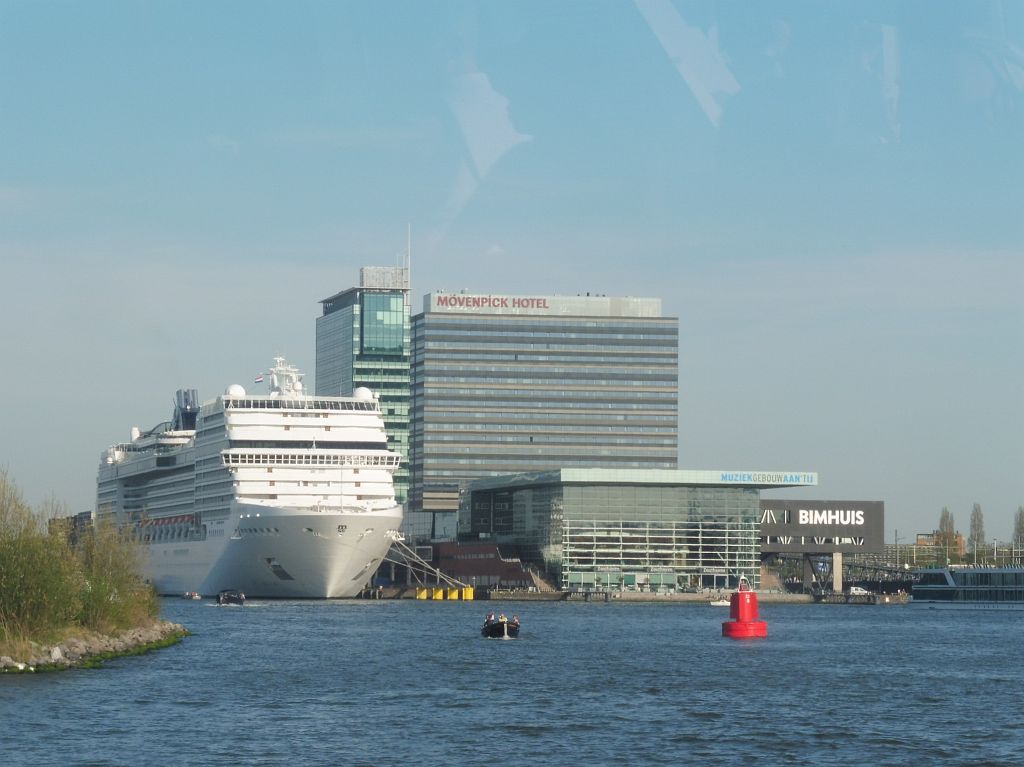 Passenger Terminal Amsterdam (PTA) en Het IJ - Amsterdam