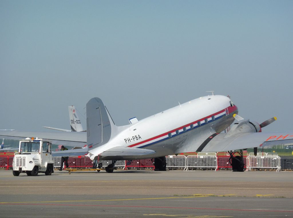 Platform Oost - PH-PBA Douglas C-47A Skytrain (DC-3) - Amsterdam