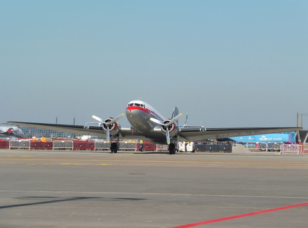 Platform Oost - PH-PBA Douglas C-47A Skytrain (DC-3) - Amsterdam