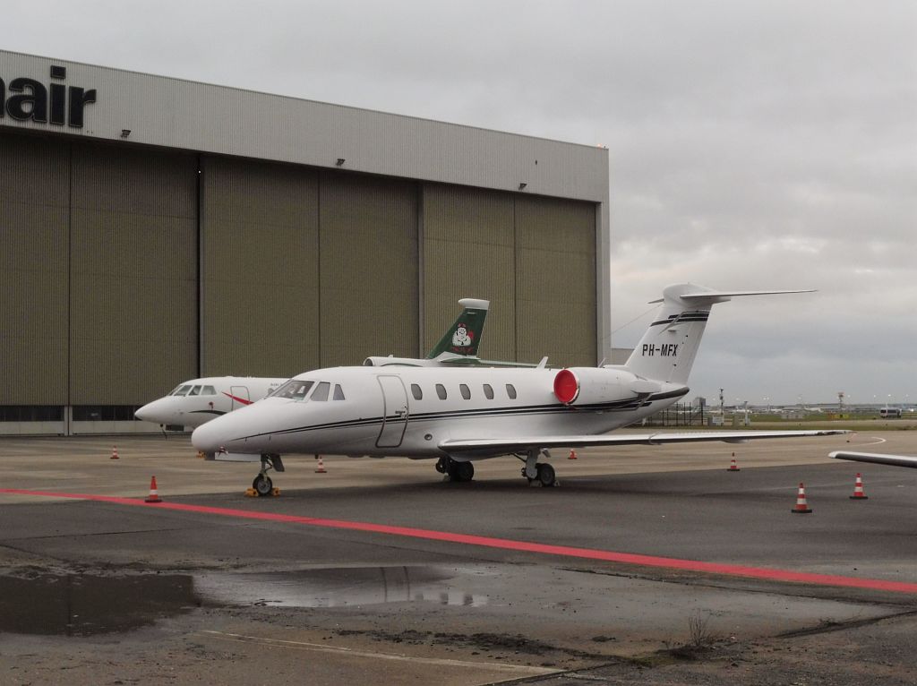 Platform Oost - PH-MFX Cessna 650 Citation VI - Amsterdam