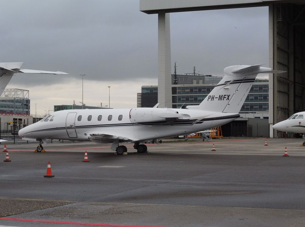 Platform Oost - PH-MFX Cessna 650 Citation VI - Amsterdam