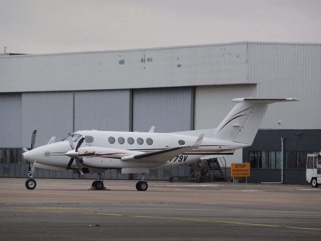 Platform Oost - N7779V Raytheon B200 King Air - Amsterdam