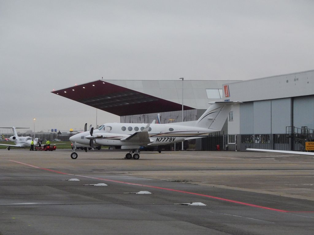 Platform Oost - N7779V Raytheon B200 King Air - Amsterdam