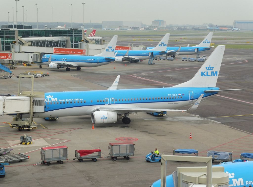 C-D Platform - PH-BXZ Boeing 737-8K2 - Amsterdam