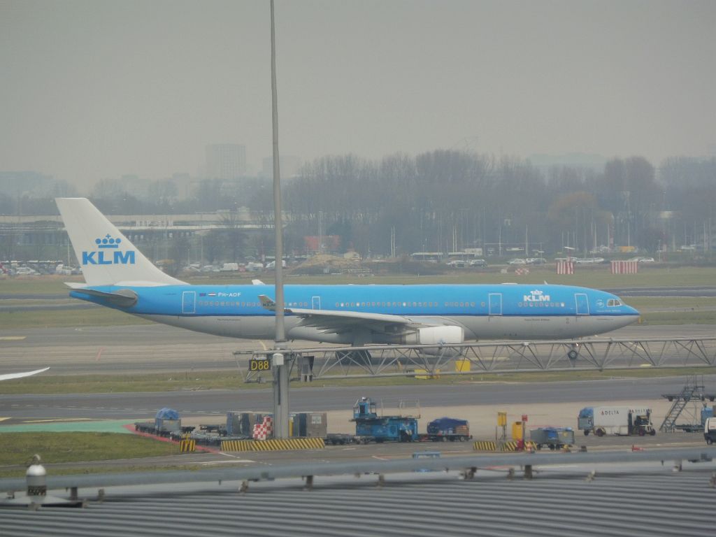 Kaagbaan - PH-AOF Airbus A330-203 - Amsterdam