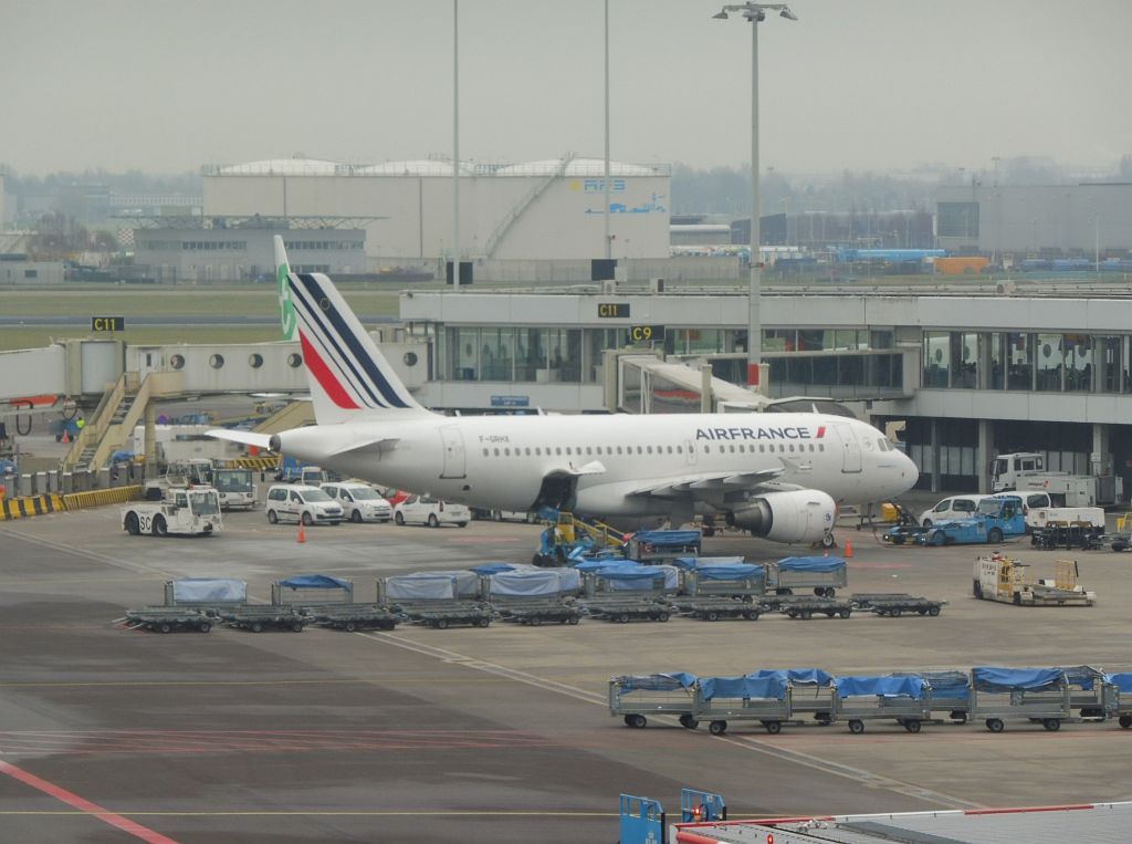 C-D Platform - F-GRHX Airbus A319-111 - Amsterdam