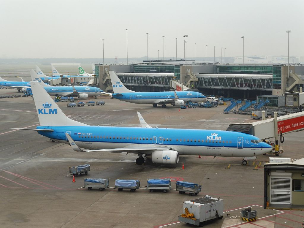 D-Pier - PH-BXY Boeing 737-8K2 - Amsterdam