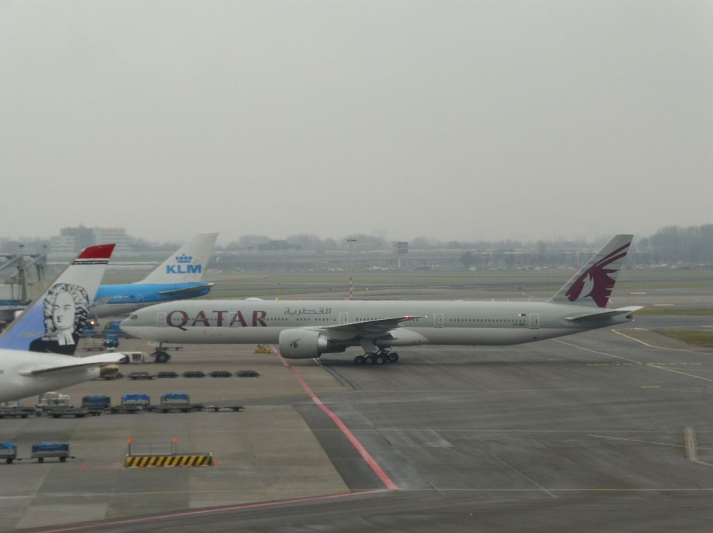 D-E Platform - A7-BEF Boeing 777-3DZ/ER - Amsterdam