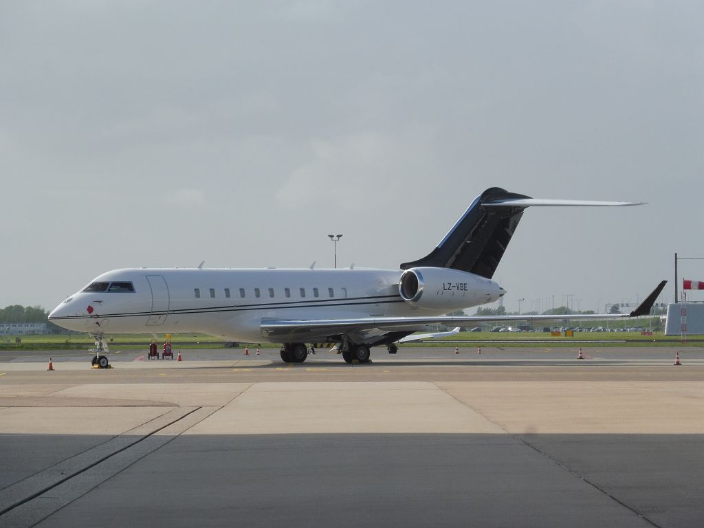 Platform Oost - LZ-VBE Bombardier BD-700-1A11 Global 5000 - Amsterdam