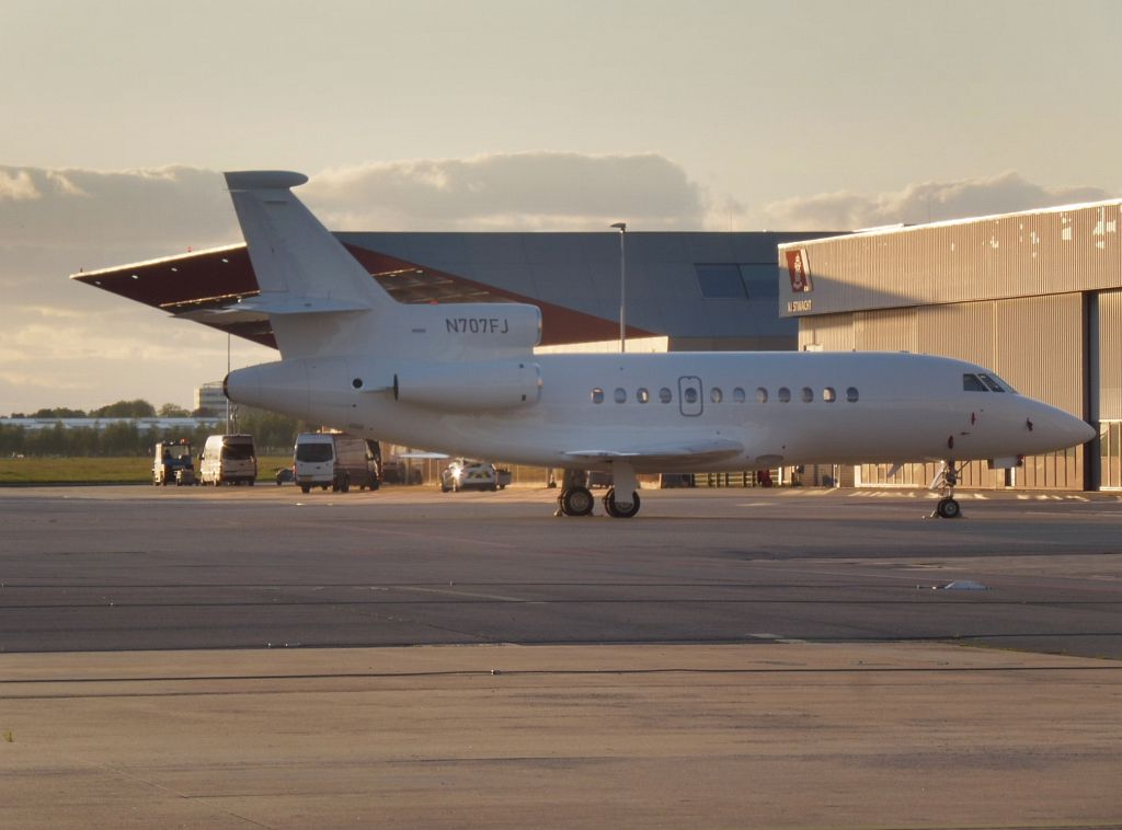 Platform Oost - N707FJ Dassault Falcon 900 Mystere - Amsterdam