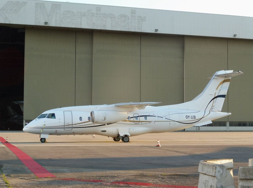 Platform Oost - OY-JJB Fairchild Dornier 328-310 328JET Envoy 3 - Amsterdam