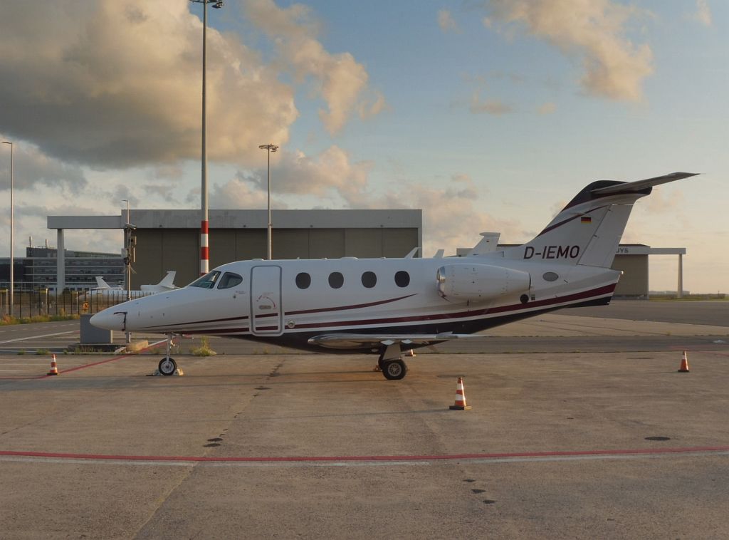 Platform Oost - D-IEMO Raytheon 390 Premier I - Amsterdam