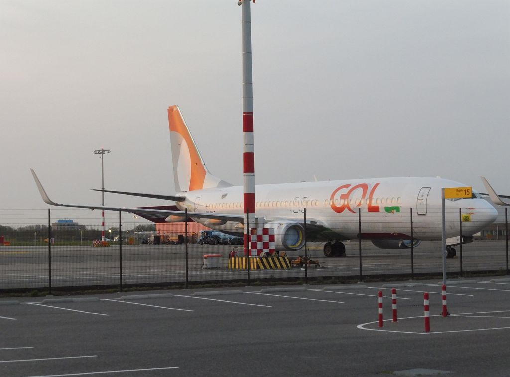 Platform Oost - PH-HXF Boeing 737-8K2 - Amsterdam