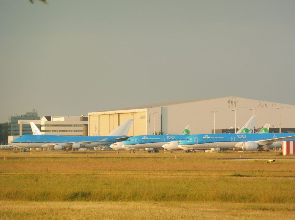 Platforms bij Hangar 14 Leonardo da Vinci en Hangar 10 Albert Plesman - Amsterdam